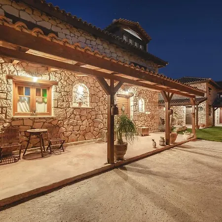 Villa 2nd Stone Near The Beach *